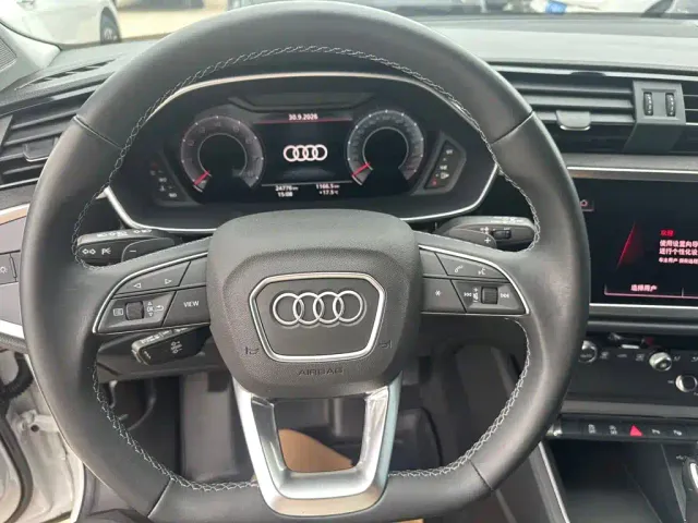 Audi Q3 — Фото автомобиля 10