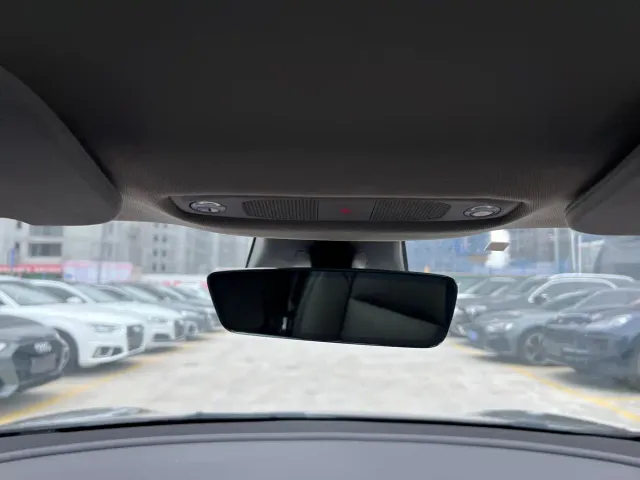 Tesla Model 3 — Фото автомобиля 20