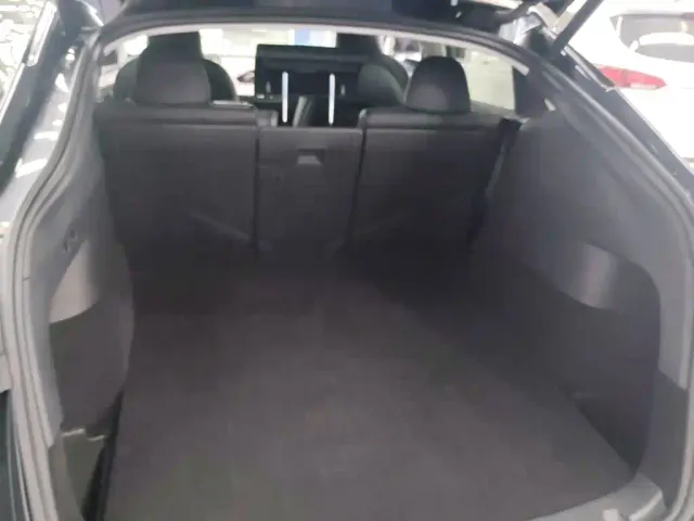 Tesla Model Y — Фото автомобиля 18