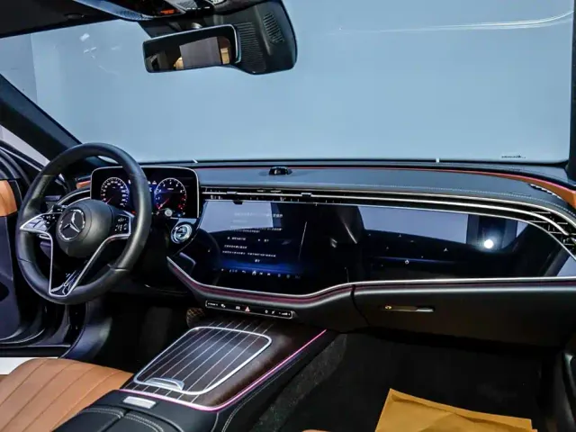 Mercedes-Benz E-Class — Фото автомобиля 26