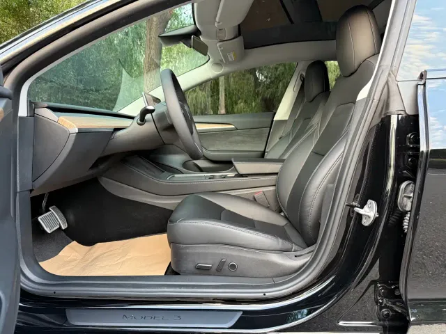 Tesla Model 3 — Фото автомобиля 11