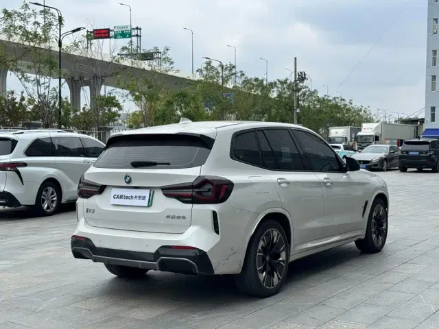 BMW iX3 — Фото автомобиля 6