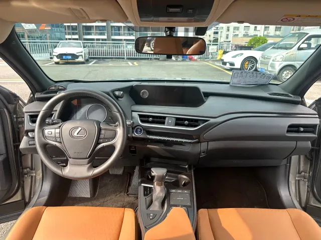 Lexus UX — Фото автомобиля 7