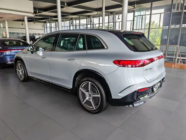 Mercedes-Benz EQS SUV — Фото автомобиля 3