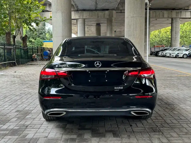 Mercedes-Benz E-Class — Фото автомобиля 6