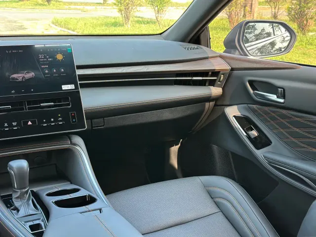 Toyota Avalon — Фото автомобиля 24