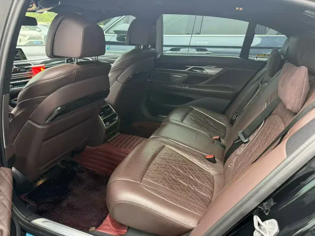 BMW 7 Series — Фото автомобиля 3