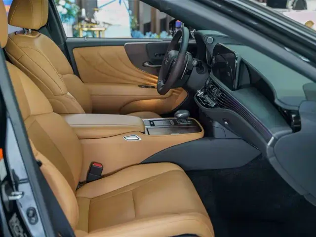 Lexus LS — Фото автомобиля 13