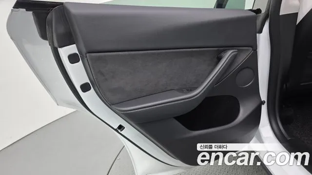Tesla Model Y — Фото автомобиля 22