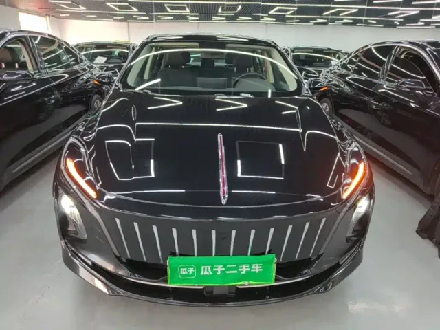 Hongqi E-QM5 — Фото автомобиля 2