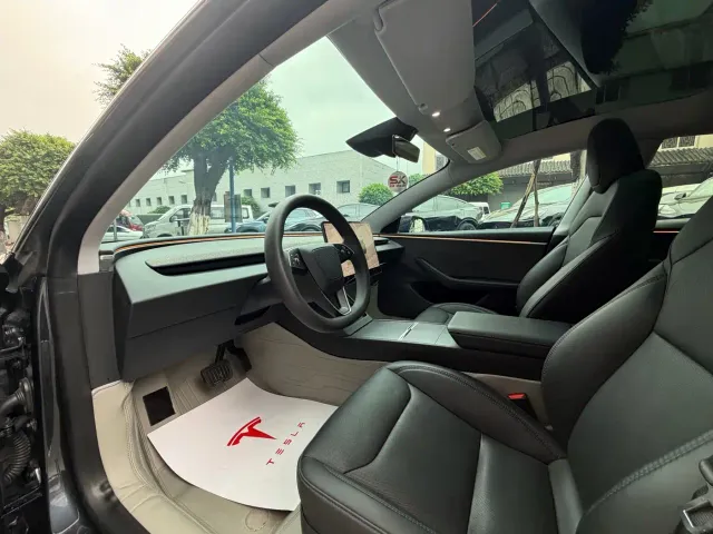 Tesla Model 3 — Фото автомобиля 7