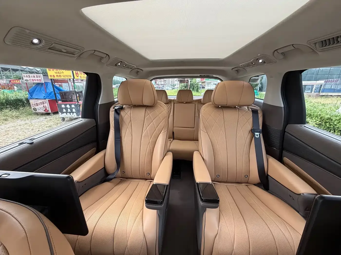 Denza Denza D9 2022 DM-i 970 AWD Flagship — Фото автомобиля 10