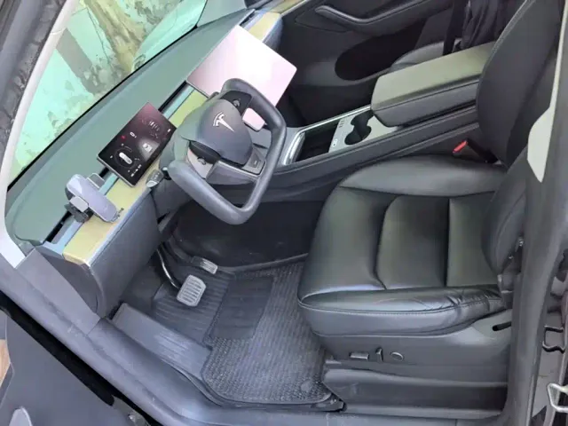 Tesla Model Y — Фото автомобиля 14