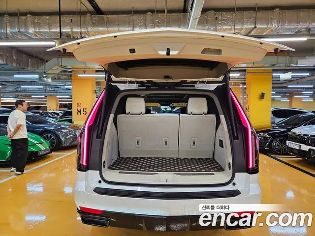 Cadillac Escalade — Фото автомобиля 13