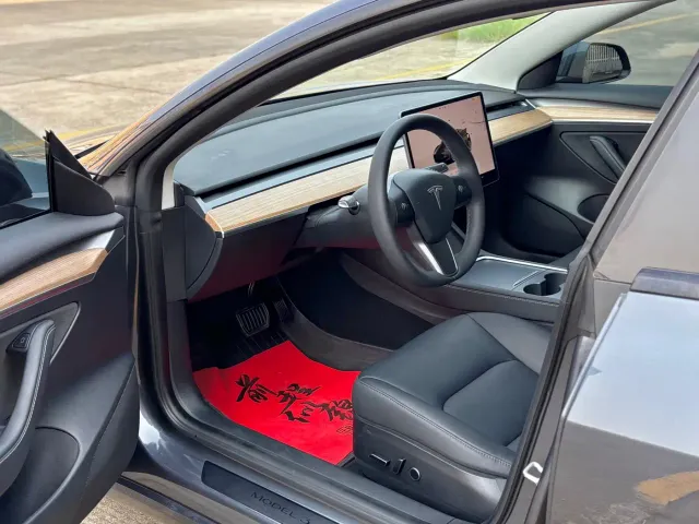 Tesla Model 3 — Фото автомобиля 17