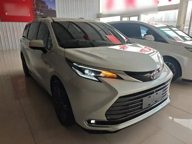 Toyota Sienna — Фото автомобиля 21