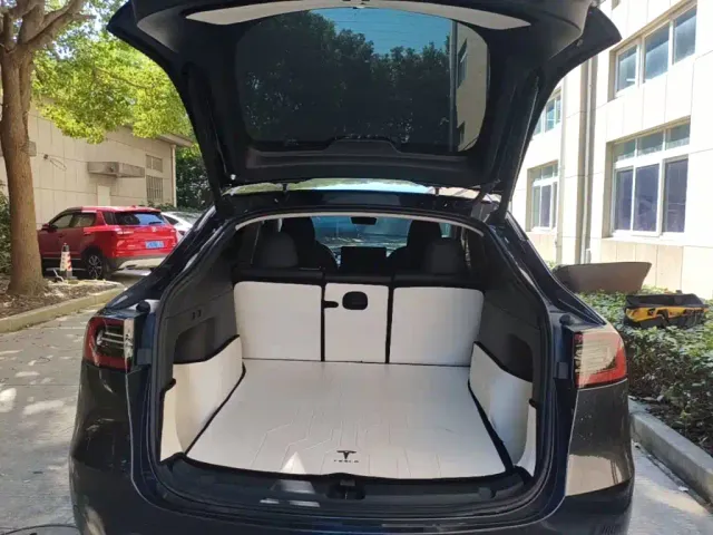 Tesla Model Y — Фото автомобиля 18