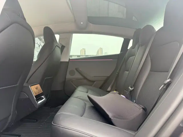Tesla Model 3 — Фото автомобиля 9