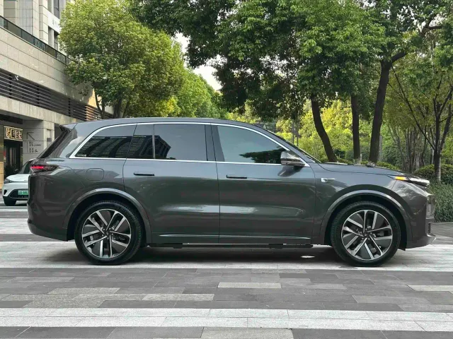 Li Auto L8 — Фото автомобиля 5