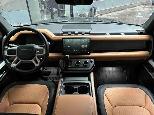 Land Rover Defender — Фото автомобиля 14