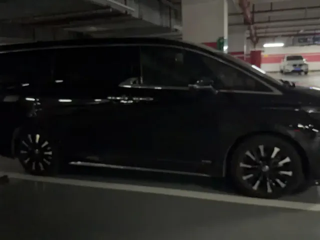 Toyota Alphard — Фото автомобиля 11