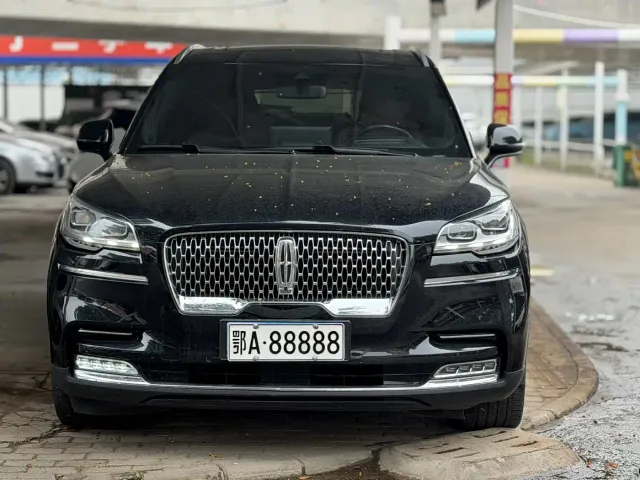 Lincoln Aviator — Фото автомобиля 2
