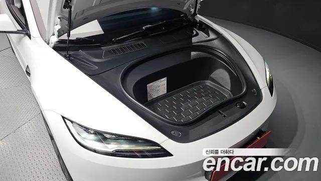 Tesla Model 3 — Фото автомобиля 6