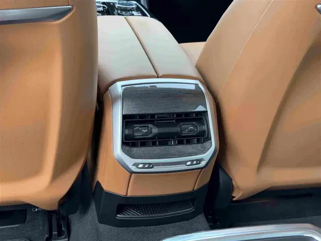 BMW 7 Series — Фото автомобиля 11