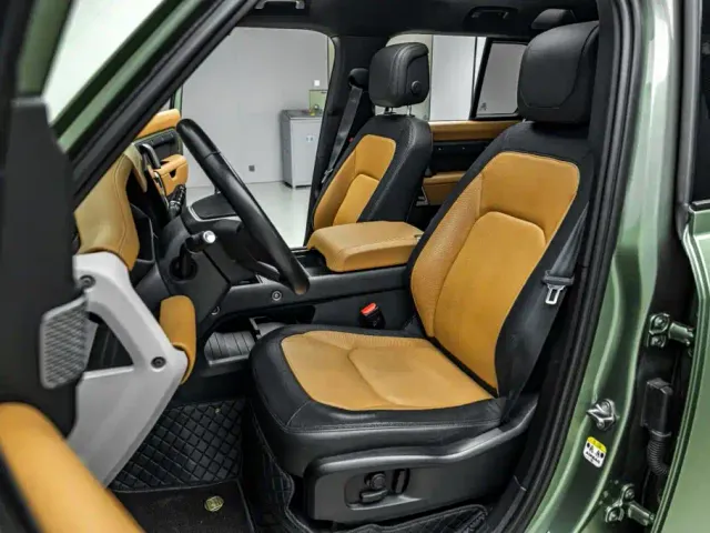 Land Rover Defender — Фото автомобиля 22