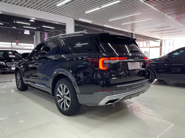 Ford Explorer — Фото автомобиля 9
