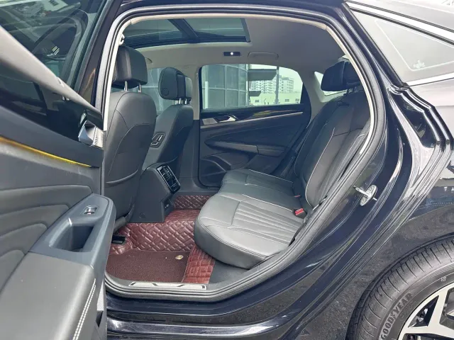 Volkswagen Passat — Фото автомобиля 7