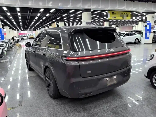 Li Auto L8 — Фото автомобиля 4