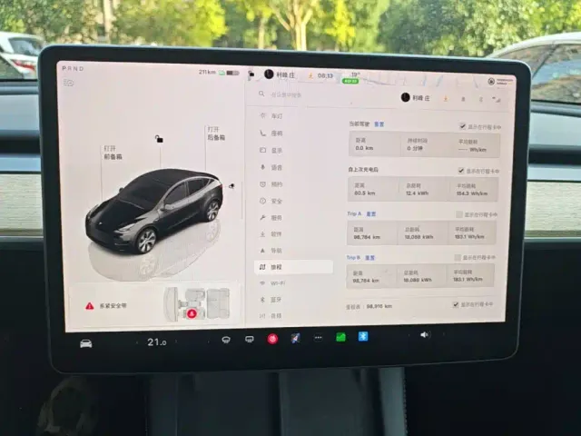 Tesla Model Y — Фото автомобиля 11