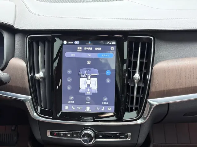Volvo S90 — Фото автомобиля 22