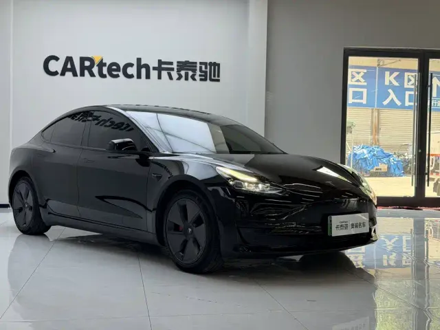 Tesla Model 3 — Фото автомобиля 3