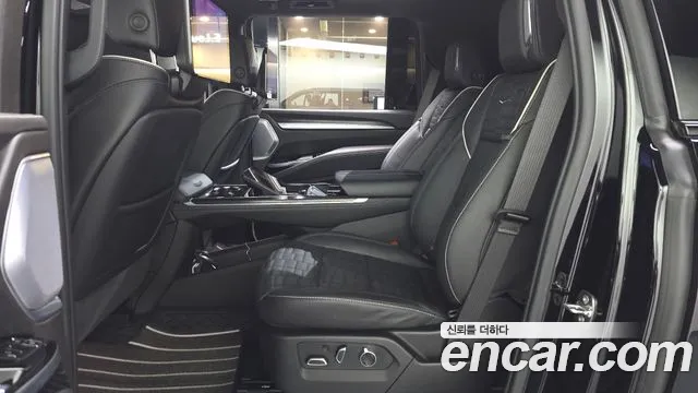 Cadillac Escalade — Фото автомобиля 18