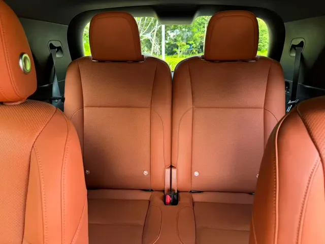 Li Auto L8 — Фото автомобиля 10