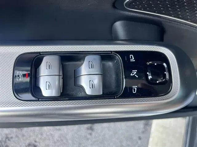 Mercedes-Benz E-Class — Фото автомобиля 10