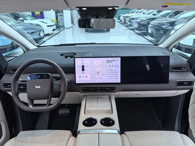 Li Auto MEGA — Фото автомобиля 6