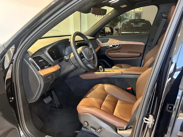 Volvo XC90 — Фото автомобиля 8