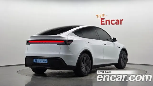 Tesla Model Y — Фото автомобиля 2