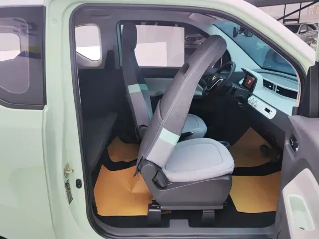 Wuling Hongguang Mini EV — Фото автомобиля 11