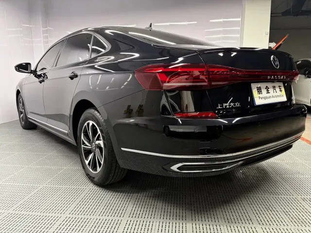 Volkswagen Passat — Фото автомобиля 17