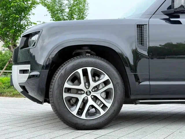 Land Rover Defender — Фото автомобиля 24