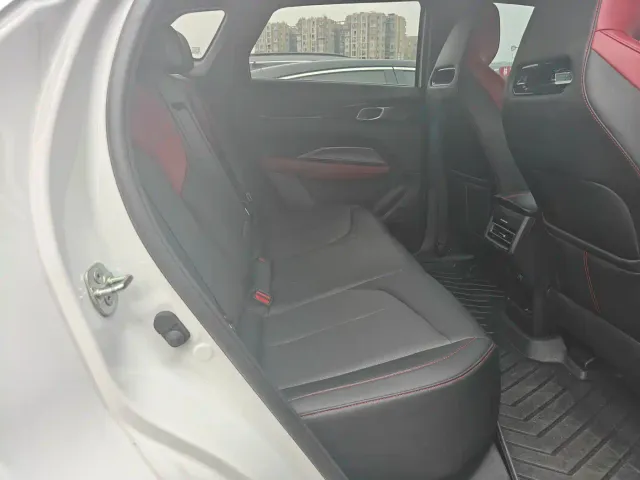 Changan Z6 — Фото автомобиля 10