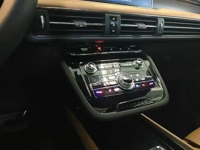 Lincoln Corsair — Фото автомобиля 13