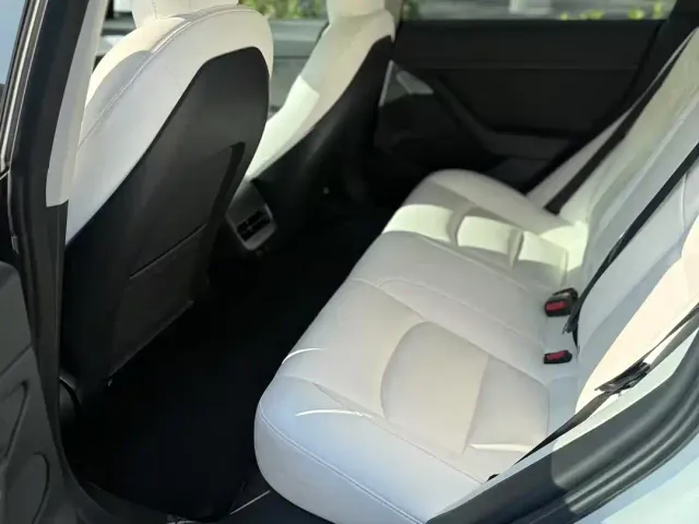 Tesla Model 3 — Фото автомобиля 7