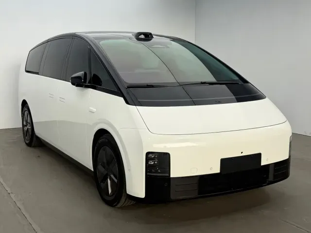 Li Auto MEGA — Фото автомобиля 3