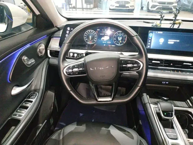 Chery Arrizo 8 — Фото автомобиля 10