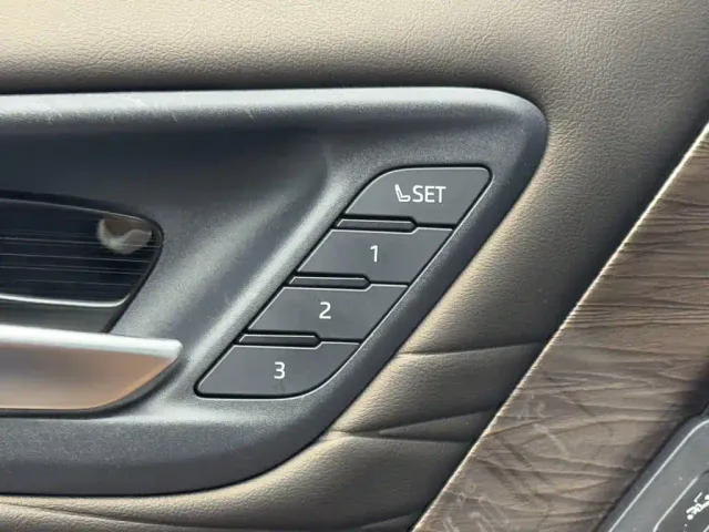 Toyota Alphard — Фото автомобиля 25